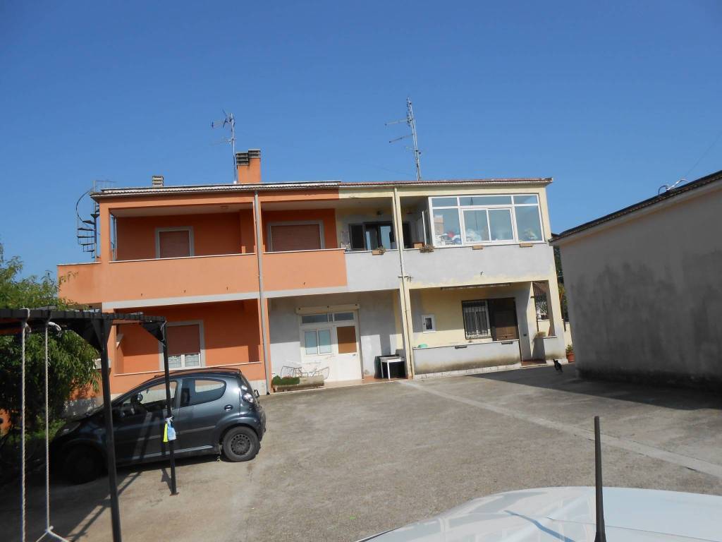 appartamento in vendita ad Ardea in zona Montagnano
