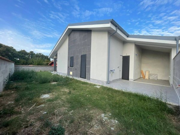 casa indipendente in vendita ad Ardea in zona Nuova Florida