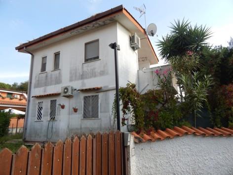 appartamento in vendita ad Ardea in zona Colle Romito