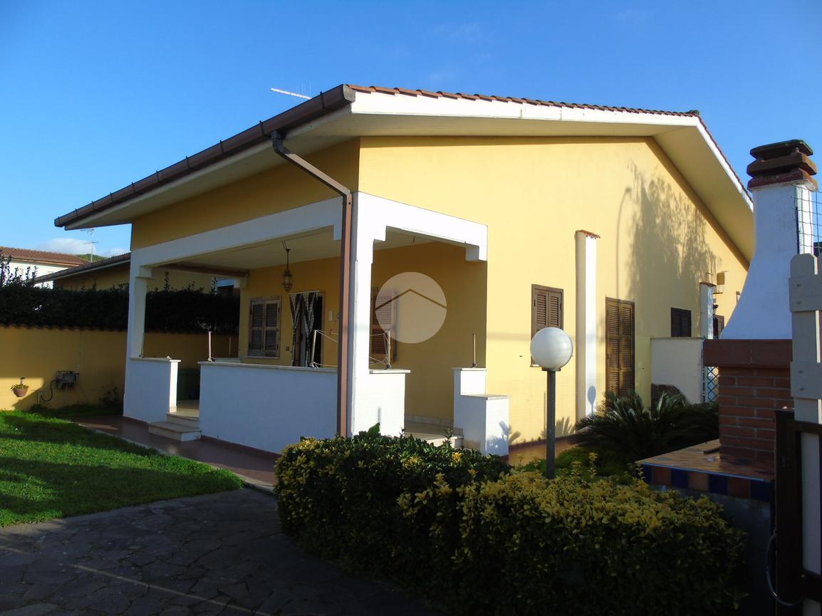 casa indipendente in vendita ad Ardea in zona Colle Romito