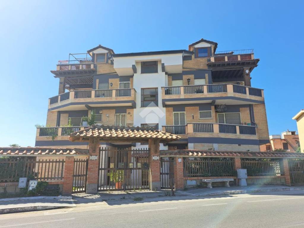appartamento in vendita ad Ardea in zona Marina di Ardea