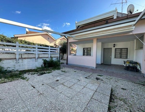 casa indipendente in vendita ad Ardea in zona Nuova Florida