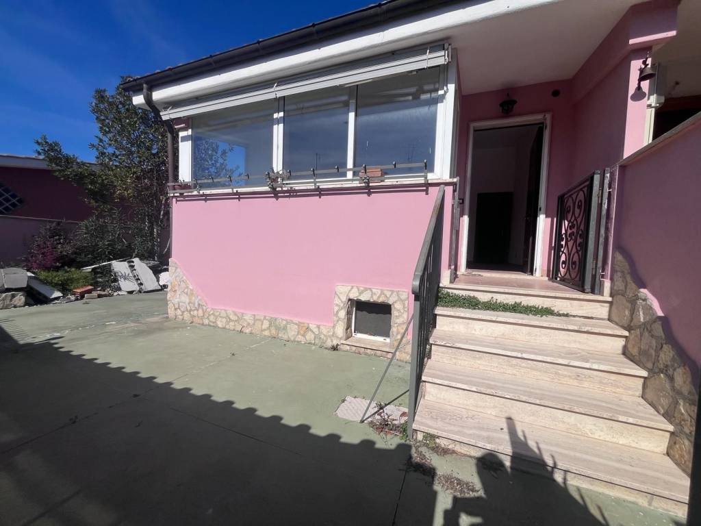 casa indipendente in vendita ad Ardea in zona Nuova Florida