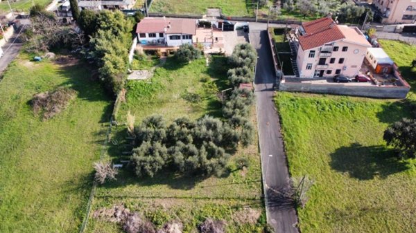 casa indipendente in vendita ad Ardea in zona Castagnetta