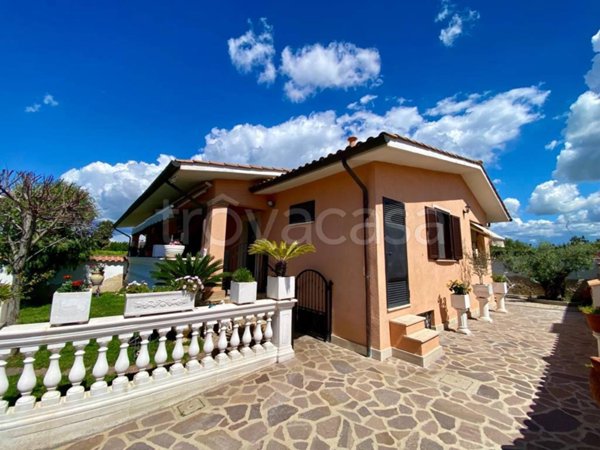 casa indipendente in vendita ad Ardea in zona Nuova Florida