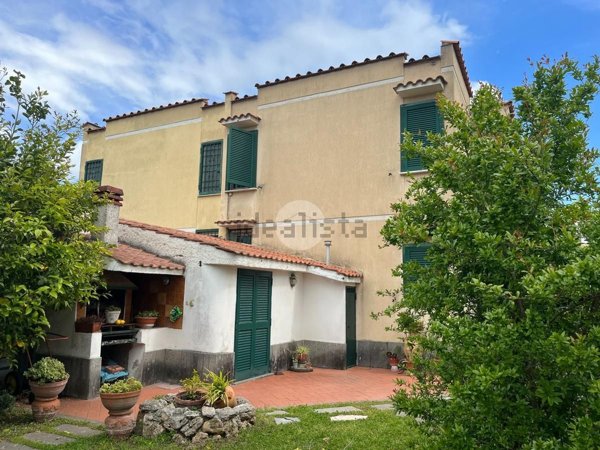 appartamento in vendita ad Ardea in zona Colle Romito