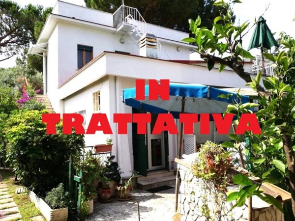 casa indipendente in vendita ad Ardea in zona Lido dei Pini