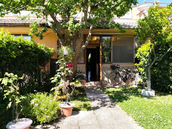 casa indipendente in vendita ad Ardea in zona Colle Romito