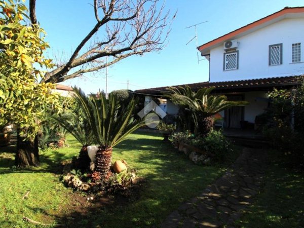 casa indipendente in vendita ad Ardea in zona Colle Romito