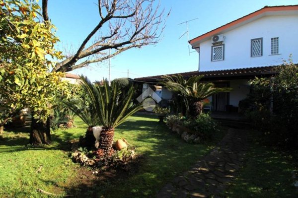 casa indipendente in vendita ad Ardea in zona Colle Romito