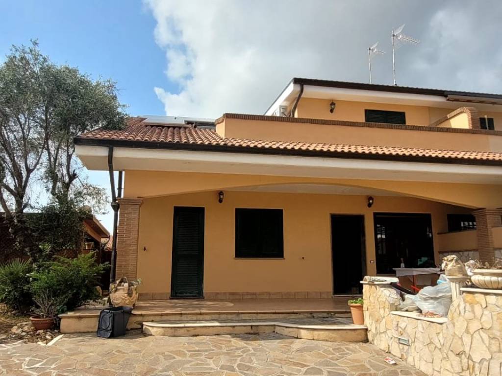casa indipendente in vendita ad Ardea in zona Nuova California