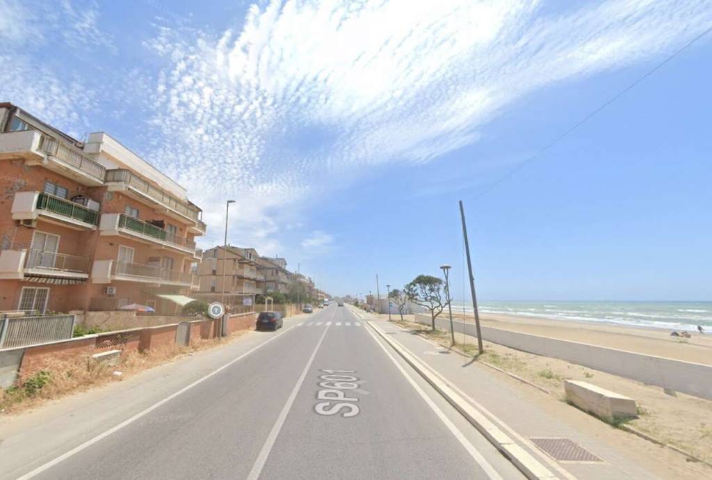 negozio in vendita ad Ardea in zona Nuova California