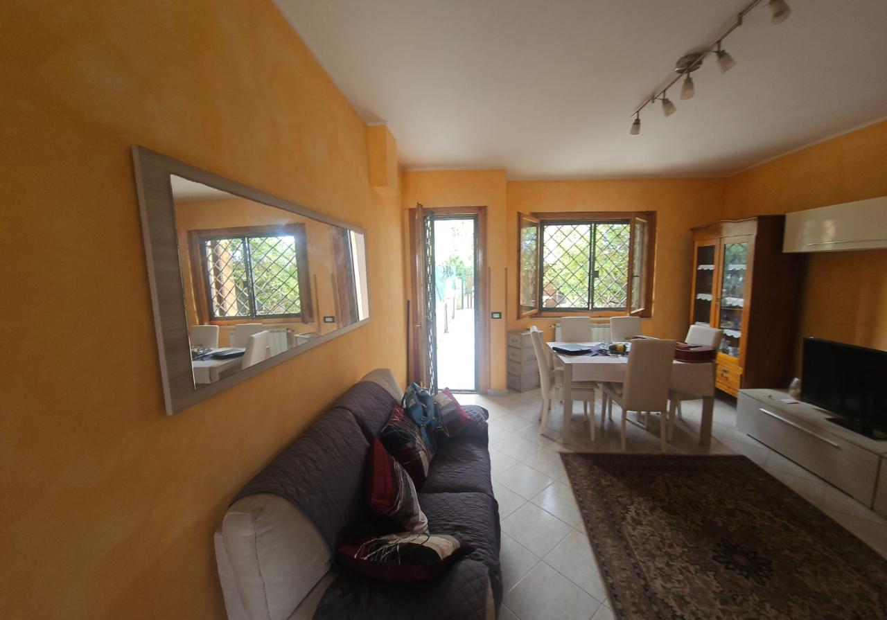 casa indipendente in vendita ad Ardea in zona Marina di Ardea