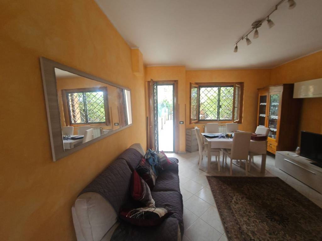 casa indipendente in vendita ad Ardea in zona Marina di Ardea