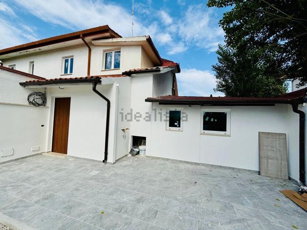 casa indipendente in vendita ad Ardea in zona Colle Romito