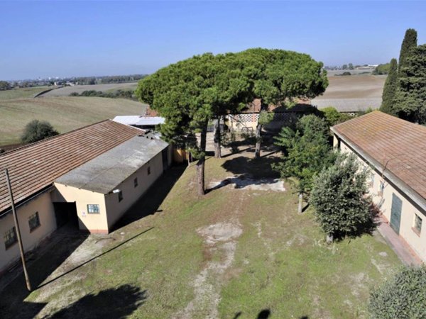 casa indipendente in vendita ad Ardea in zona Montagnano