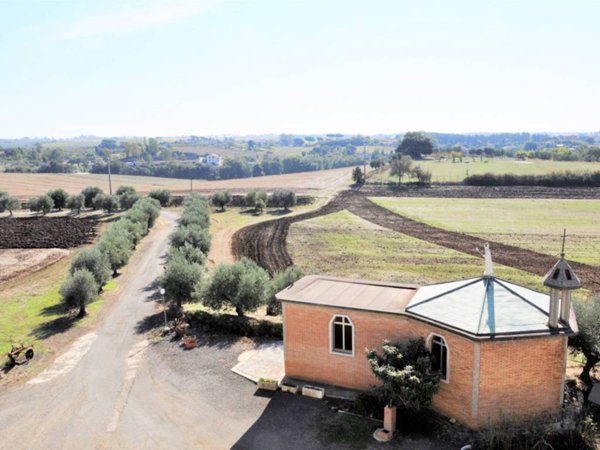 casa indipendente in vendita ad Ardea in zona Montagnano