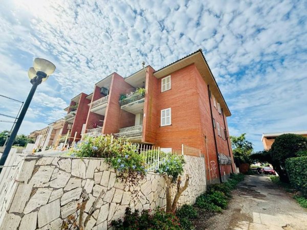 appartamento in vendita ad Ardea in zona Marina di Ardea