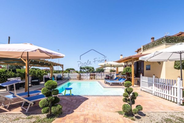 casa indipendente in vendita ad Ardea in zona Nuova California