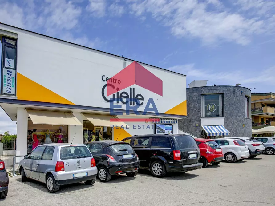 negozio in vendita ad Ardea