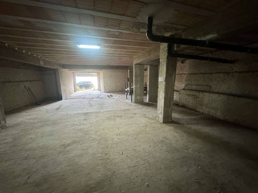 locale commerciale in vendita ad Ardea in zona Nuova California