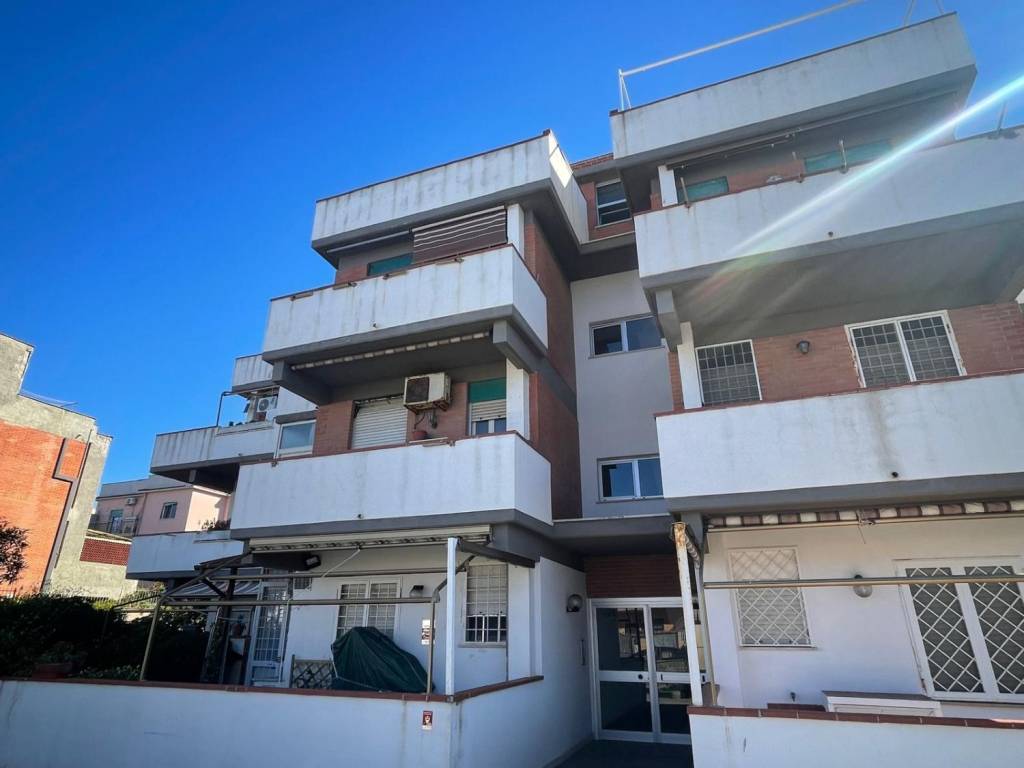 appartamento in vendita ad Ardea in zona Marina di Ardea