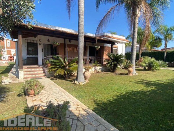 casa indipendente in vendita ad Ardea in zona Colle Romito