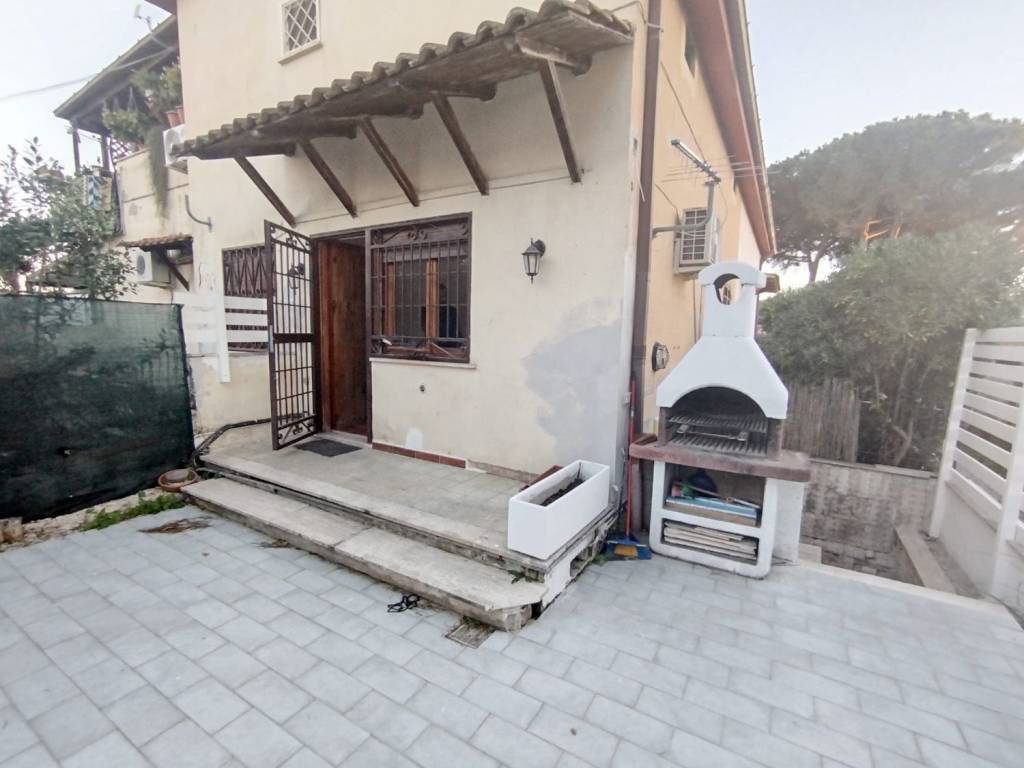 appartamento in vendita ad Ardea in zona Marina di Ardea