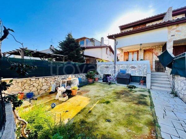 casa indipendente in vendita ad Ardea in zona Nuova Florida
