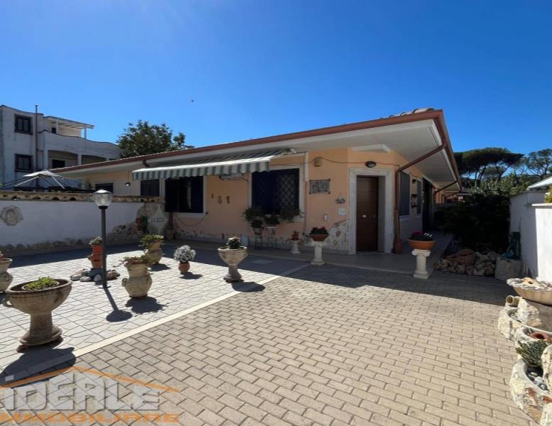 casa indipendente in vendita ad Ardea in zona Colle Romito