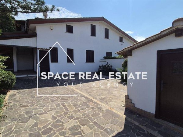 casa indipendente in vendita ad Ardea in zona Nuova California