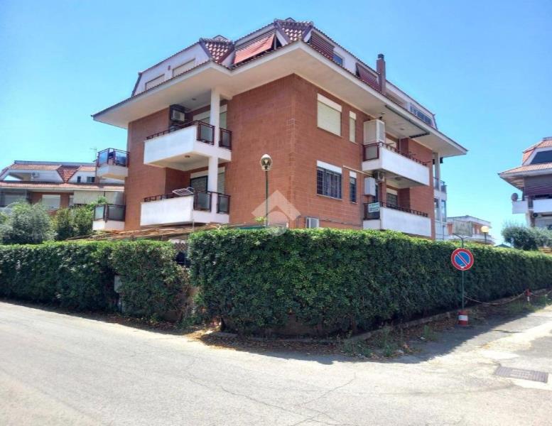 appartamento in vendita ad Ardea in zona Marina di Ardea