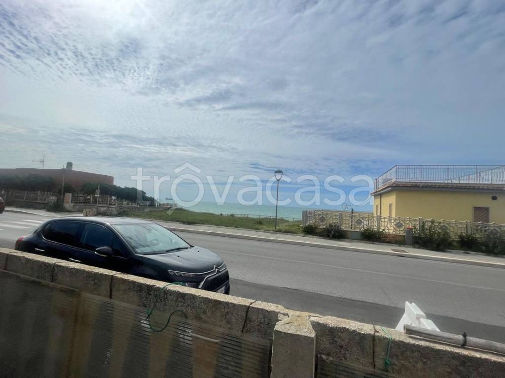 appartamento in vendita ad Ardea in zona Marina di Ardea