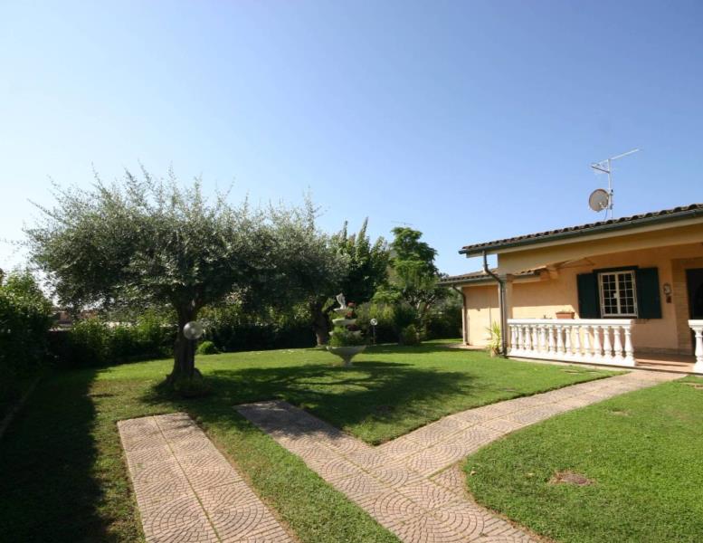 casa indipendente in vendita ad Ardea in zona Nuova Florida