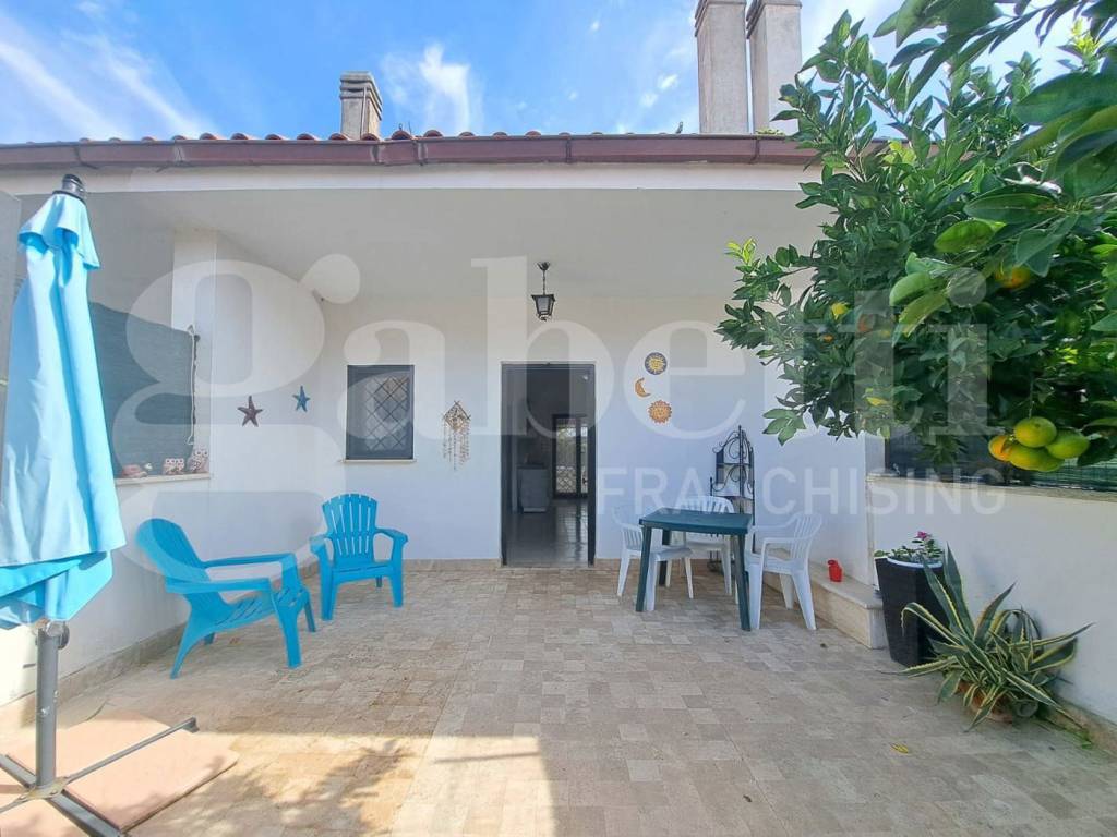 casa indipendente in vendita ad Ardea in zona Nuova California