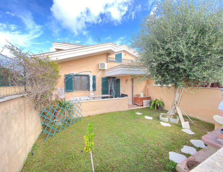 appartamento in vendita ad Ardea in zona Marina di Ardea