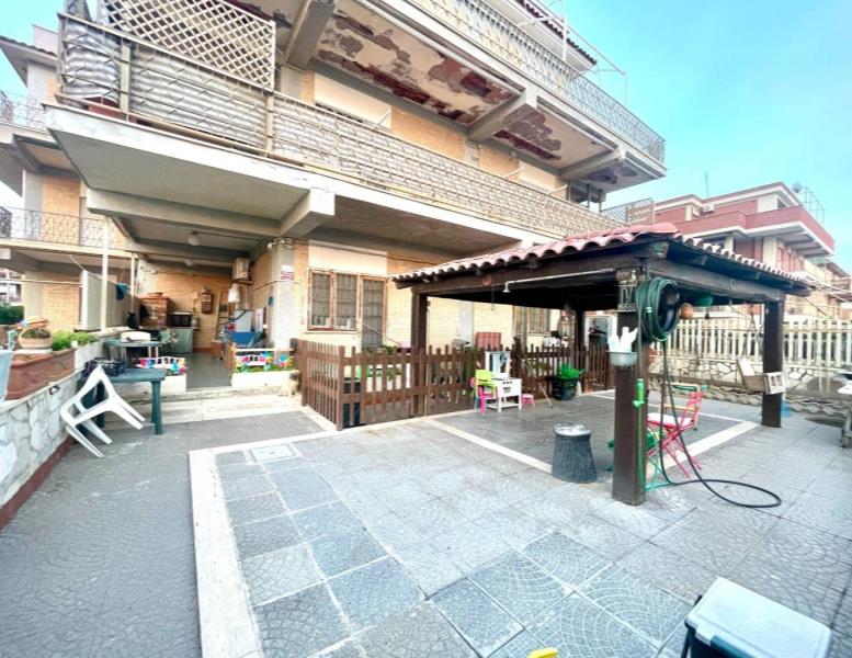 appartamento in vendita ad Ardea in zona Marina di Ardea