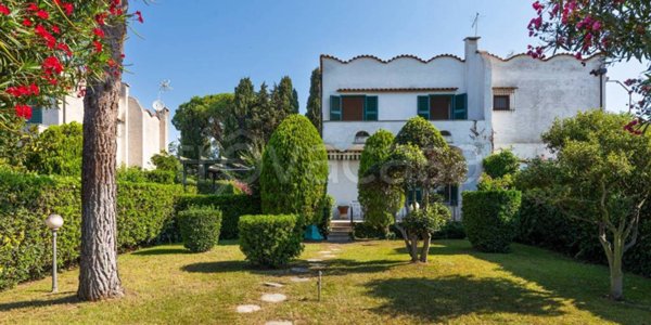 appartamento in vendita ad Ardea in zona Marina di Ardea