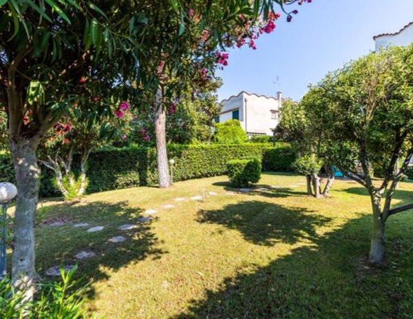 appartamento in vendita ad Ardea in zona Marina di Ardea