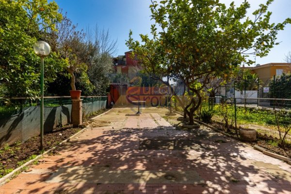 appartamento in vendita ad Ardea in zona Marina di Ardea