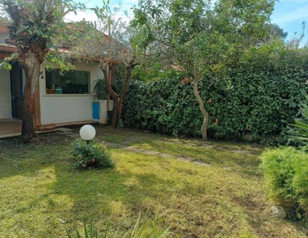 casa indipendente in vendita ad Ardea in zona Colle Romito