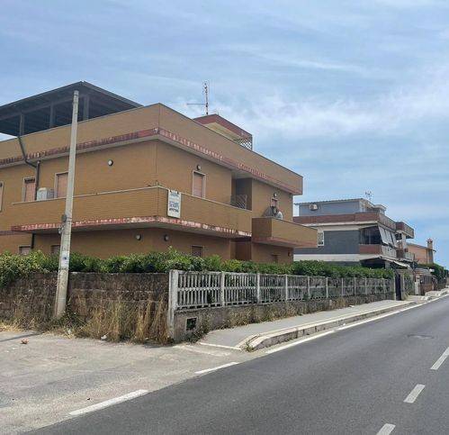 appartamento in vendita ad Ardea in zona Marina di Ardea