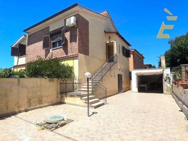 appartamento in vendita ad Ardea in zona Lido dei Pini