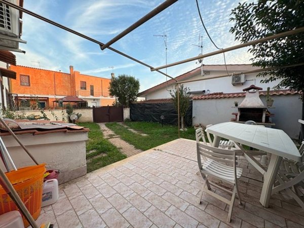 appartamento in vendita ad Ardea in zona Nuova California