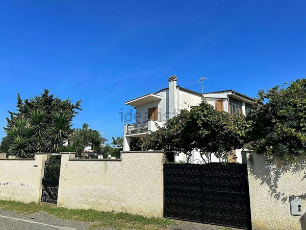 casa indipendente in vendita ad Ardea in zona Marina di Ardea