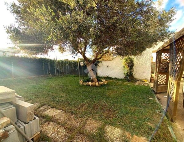 appartamento in vendita ad Ardea in zona Marina di Ardea
