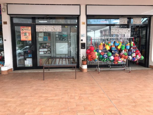 locale commerciale in vendita ad Ardea in zona Marina di Ardea