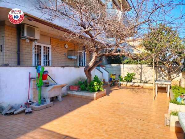 appartamento in vendita ad Ardea in zona Marina di Ardea