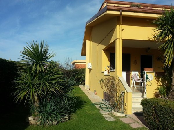 villa in vendita ad Ardea in zona Nuova Florida
