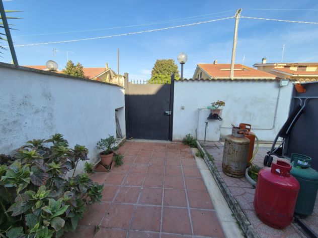 casa indipendente in vendita ad Ardea in zona Lido dei Pini